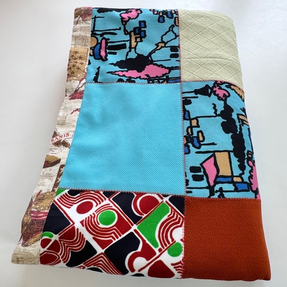 Vintage 70s handmade quilt/patchwork, reversible heavy quilt, twin size bed - Picture 7 of 7